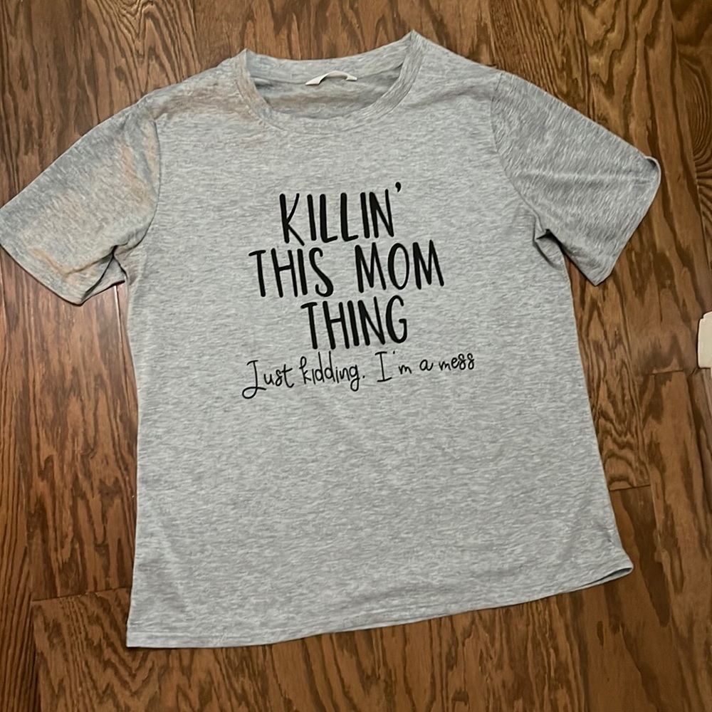 Grey mom Tee. Size XL.